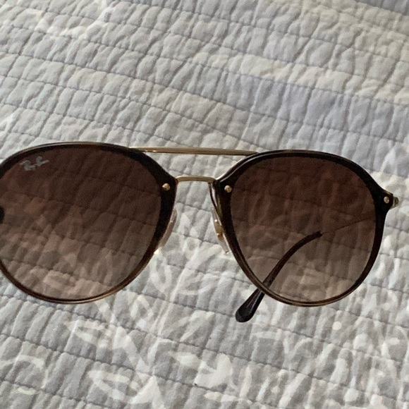 Rayban Aviators. Like new condition. - Picture 2 of 6